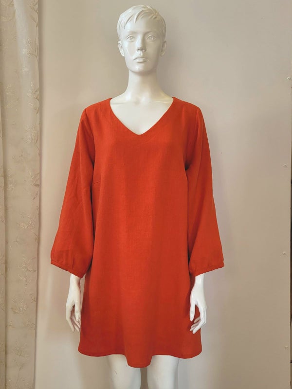 Pellavapuseroa on valmistunut t&auml;t&auml; oranssia vain 1 kpl, koko S