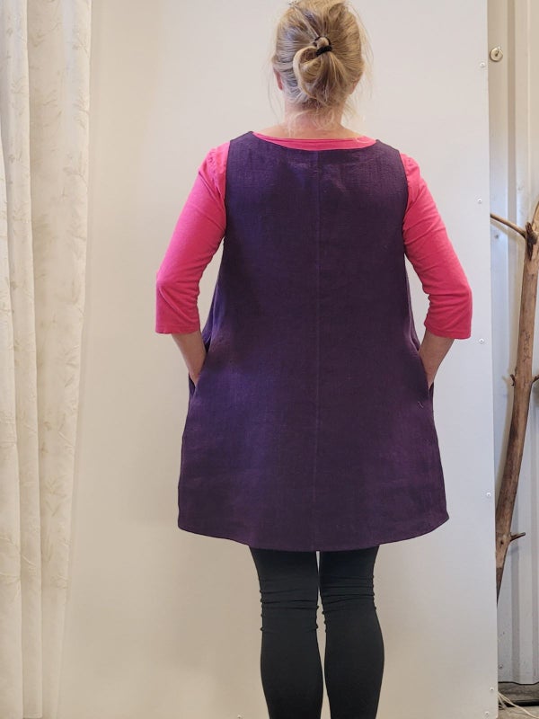 Liivihameen tyyppinen, mutta tunikamittainen.